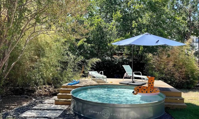 Bryker Woods House | Gorilla House - Backyard Oasisnn