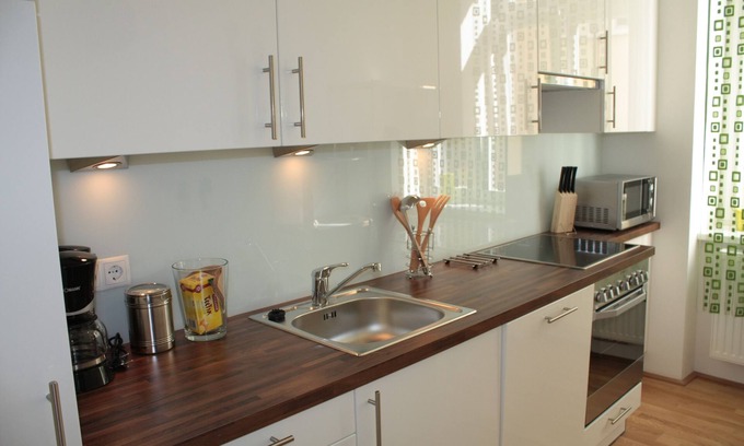 Landstrasse Apartment | GoVienna Modern Apartment