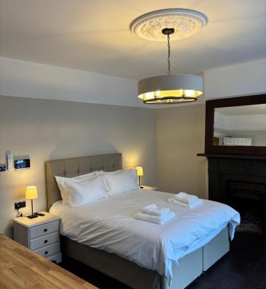 Tring House | Grace's Guesthouse Room 4