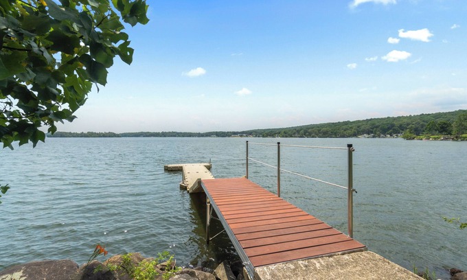 East Hampton House | Grammy's Famous Lake House Retreat w/Private Waterfront Access