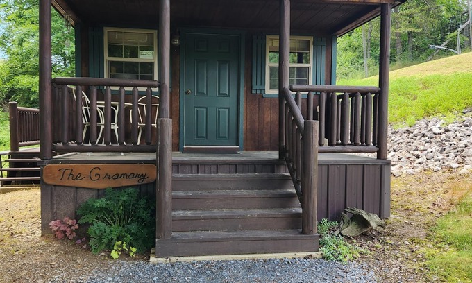 Clearville Cabin | Granary At Creekside Resort