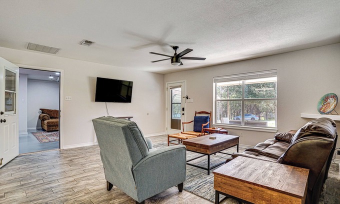 Granbury Cottage | Granbury Cottage, Steps to Lake & Dock!