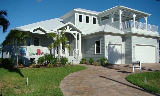 Caloosahatchee Villa | Grand 2-Story Cape Coral Riverfront Villa - Riverhouse Princess