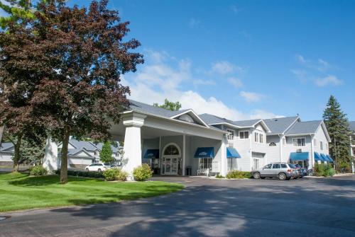 Traverse City Hotel | Grand Beach Resort Hotel