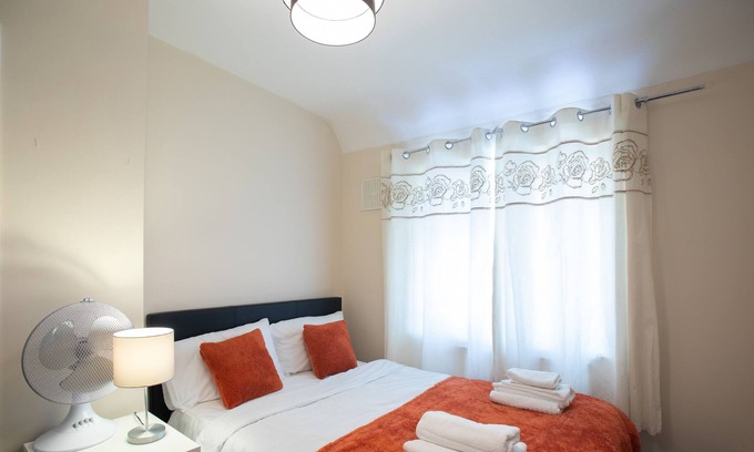 Dagenham House | Grand Elite apartment - Dagenham