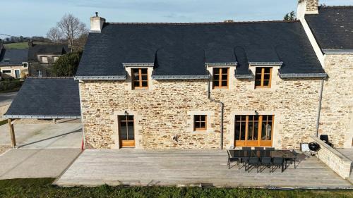 Landevant House | Grand gîte 10 personnes, calme, proche mer