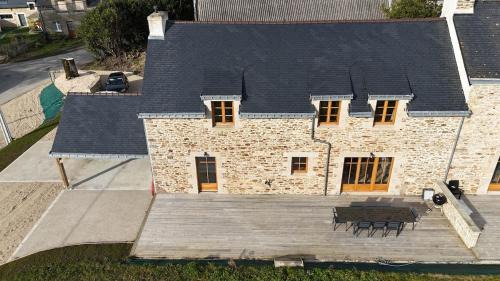 Landevant House | Grand gîte 8 personnes, calme, proche mer