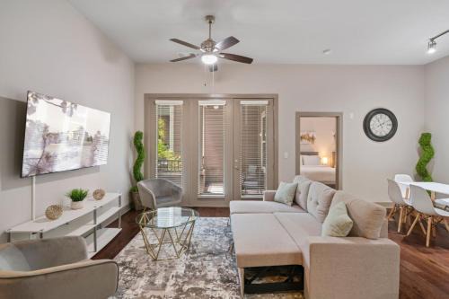 Woodbridge Apartment | Grand Luxury Premium Vaulted Ceilings