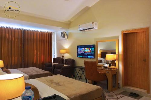 F-8 Sector Bed & Breakfast | Grand Peace House III