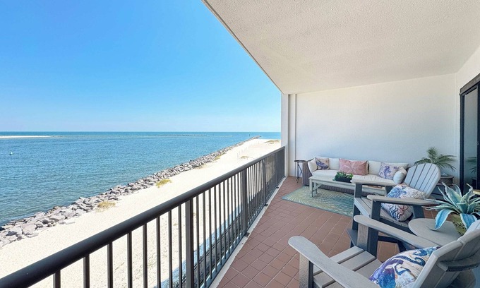 Orange Beach Condo | Grand Pointe 306 | Beachfront, Pools, Saunas, Hot Tub | My Beach Getaways