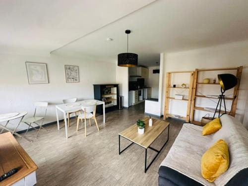 Centre Historique Apartment | Grand T2 50m2 Narbonne centre, vue sur cathédrale