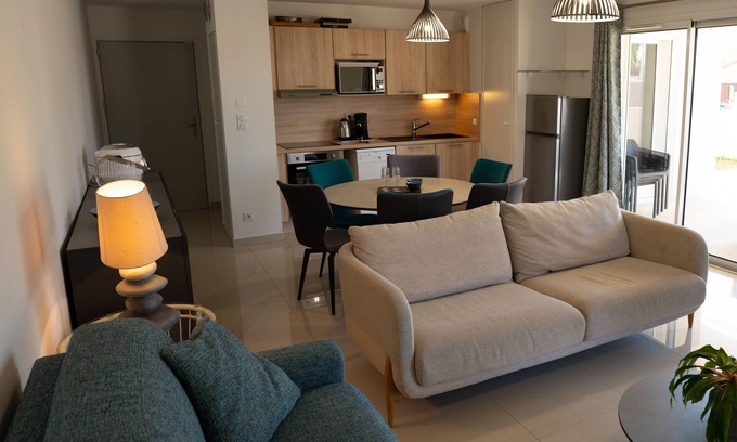 Vias Apartment | Grand T3 neuf climatisé avec WIFI à 100m de la plage