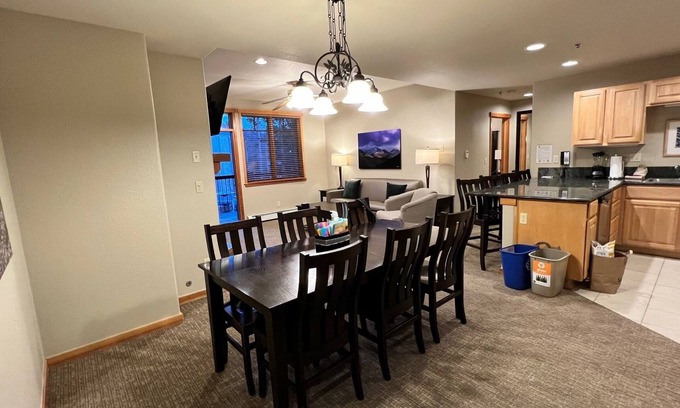 Four O'Clock Condo | Grand timber lodge three bedroom (3) three (3) bath