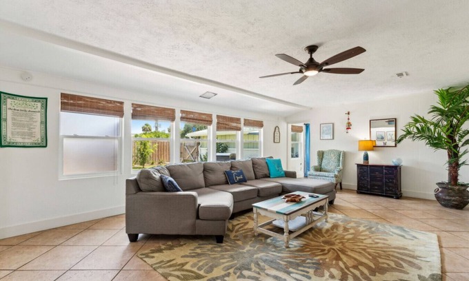 Jacksonville Beach House | Grand Tortuga: Spacious Coastal Home! W/Bikes&BBQ