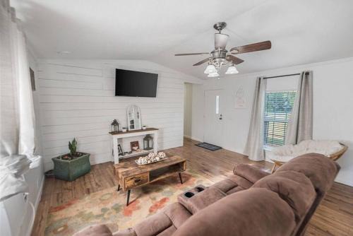 Saint Elmo House | Grandbay Oasis