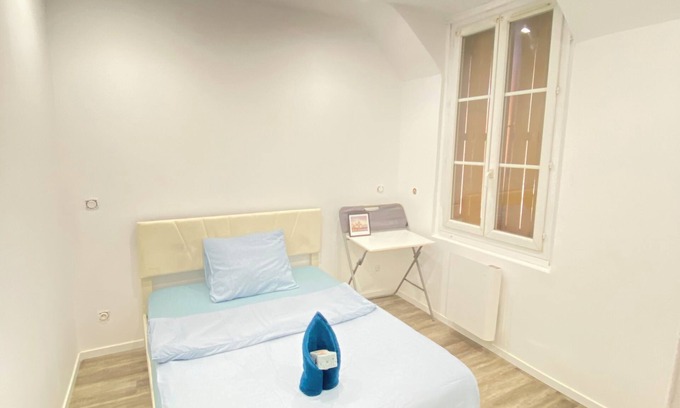 Beauvais Villa | Grande Maison Spacieuse et Élégante Avec 3 Salons