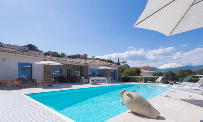 Porto-Vecchio Villa | Grande villa à Porto-Vecchio avec piscine, jacuzzi, sauna & fitness - Vue mer