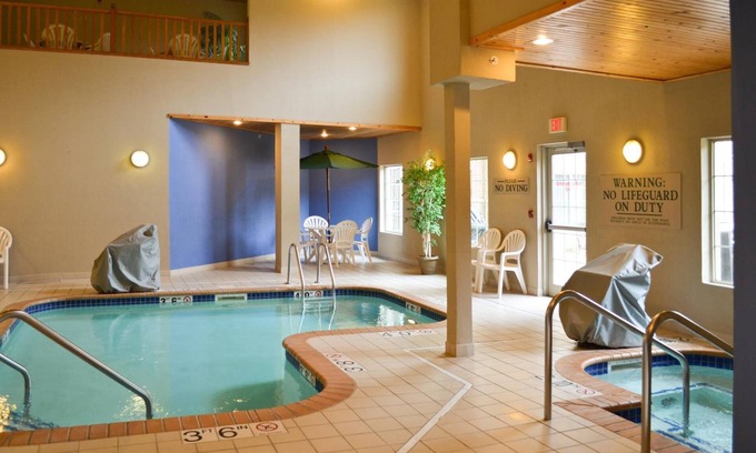 Historic Downtown La Crosse Hotel | GrandStay Hotel & Suites