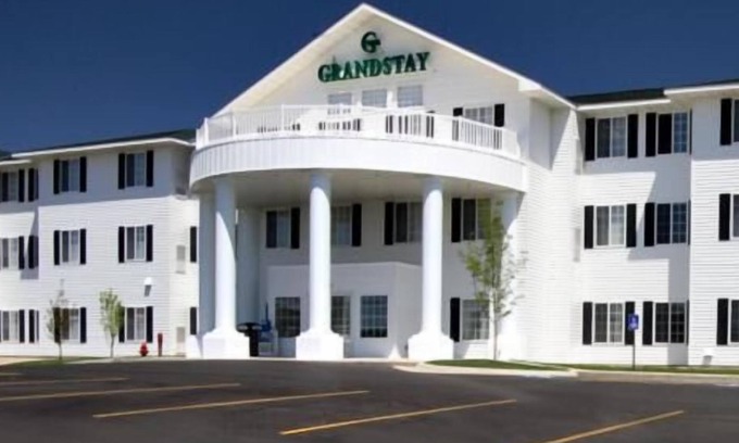 Rapid City Apartment | GrandStay Residential Suites - Rapid City