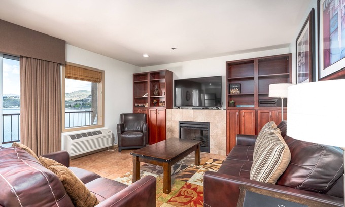 Chelan Condo | GrandView 401 - 2 Bedroom Waterfront condo