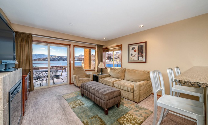Chelan Condo | Grandview 518 Waterfront condo on Lake Chelan