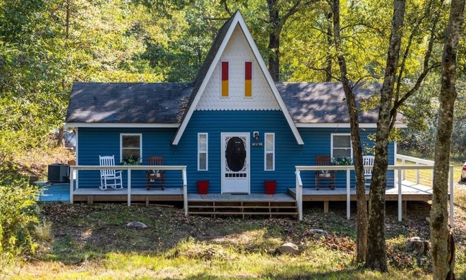Bismarck Cottage | Granny's Hidden Cottage by Lake DeGray, AR
