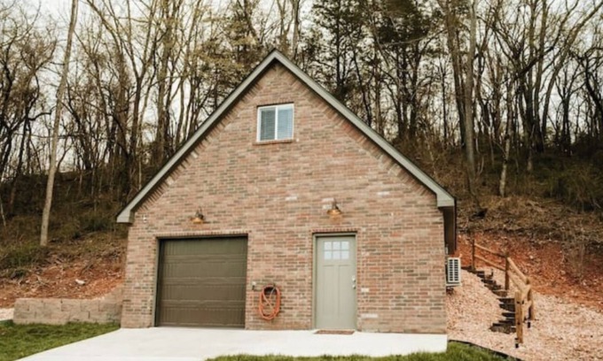 Pea Ridge Apartment | Gravel Trail Getaway