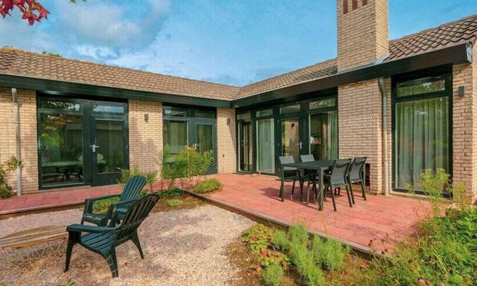 Burgh-Haamstede House | Gravenhof 14 modern bungalow near forest and dune area