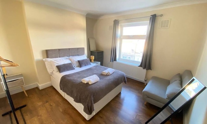 Gravesend Apartment | Gravesend 1 Bedroom Flat 2 Min Walk to Station & Town Centre
