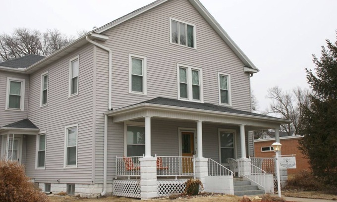 Fairbury Bed & Breakfast | Grayhouse Inn - Room #5