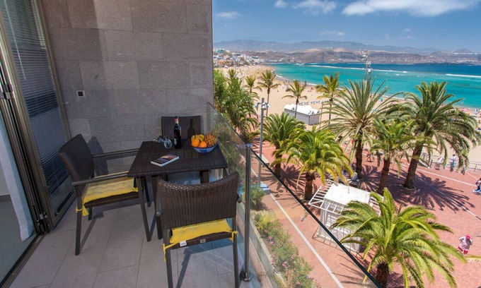 Las Palmas de Gran Canaria Ski Chalet | Great balcony over blue sea By CanariasGetaway