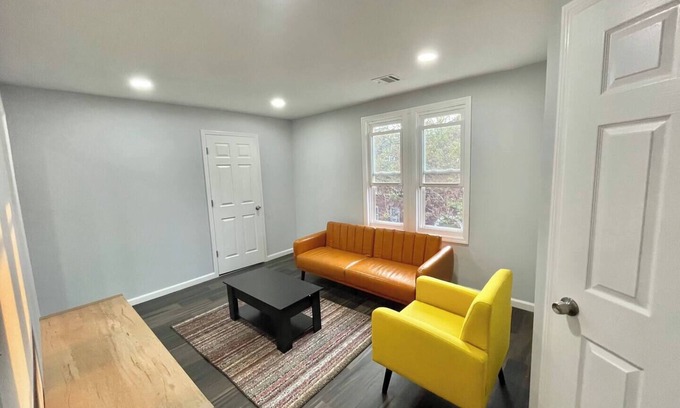 Ampere Apartment | Great Apartment 35 min to NYC & 15 to EWR Airport