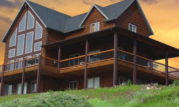 Harbor Village Cabin | Great area for Fall getaway! Great view, Game Room, Foam Pit, Rock wall.