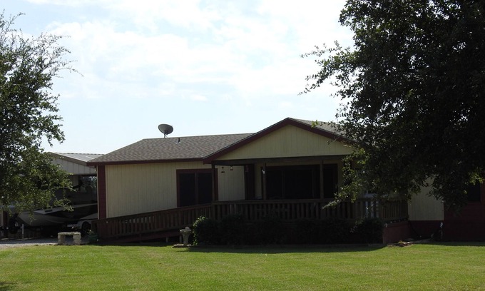 Gordonville House | Great Family Getaway just a splash away from two marinas