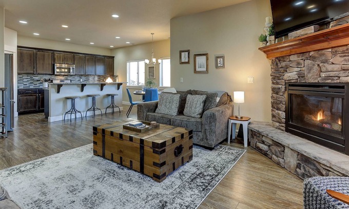 Southeast Bend House | Great Family Home. Quiet Neighborhood. NEW Central A/C, Near Golf, Biking, Hiking. Fireplace, WiFi.