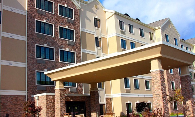 Liverpool Condo | Great for Business Travelers! Free Breakfast + Business Center | 1 Bedroom Suite Near Syracuse