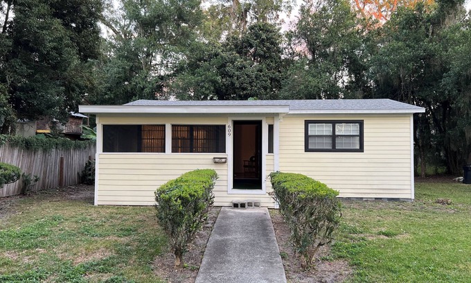 University Heights House | Great for Gator games. Cozy house in authentic Gainesville Porters Neighborhood.