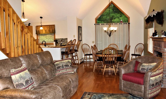 Lincoln House | GREAT GAME ROOM-A/C, POOLS, HOT TUB, 5BEDROOMS 11 BEDS 3+BATHS nALSOPROP#3482134