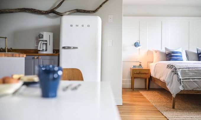 New Castle Apartment | Great Island Inn - King Studio Apt - Patio View
