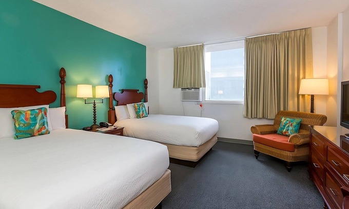 Ala Moana House | Great Location! 4 Comfortable Units, Onsite Pool, Pets Allowed