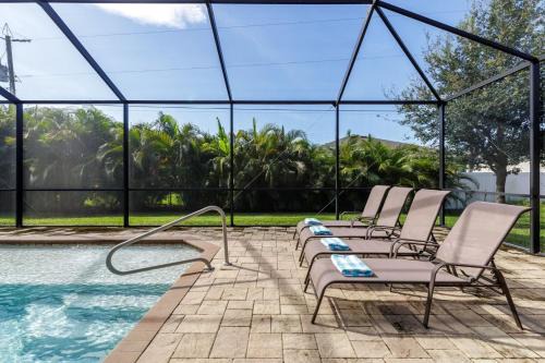 Pelican House | Great Location, Minutes to the Beach, Two Heated pools , sleeps 17! - Pelican Junction - Roelens