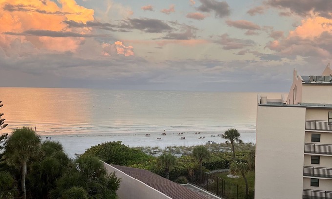 Siesta Key Condo | Great location! Renovated 2bd,2bth