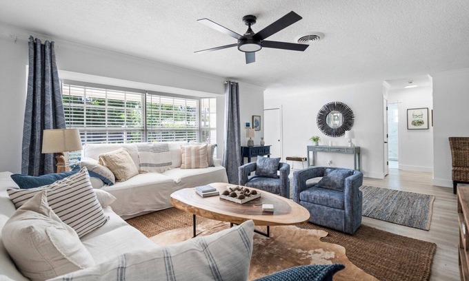 Deerfield Beach House | Great Location: super comfort & style Boca-Drfld - 1.5mi to beach!