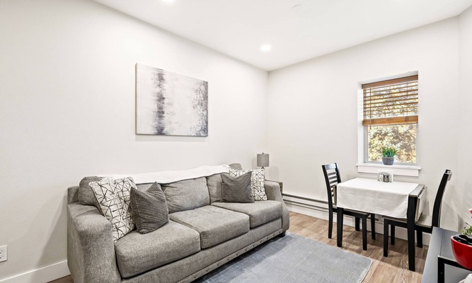 Great Falls Apartment | Great Natural Light and Newly Remodeled