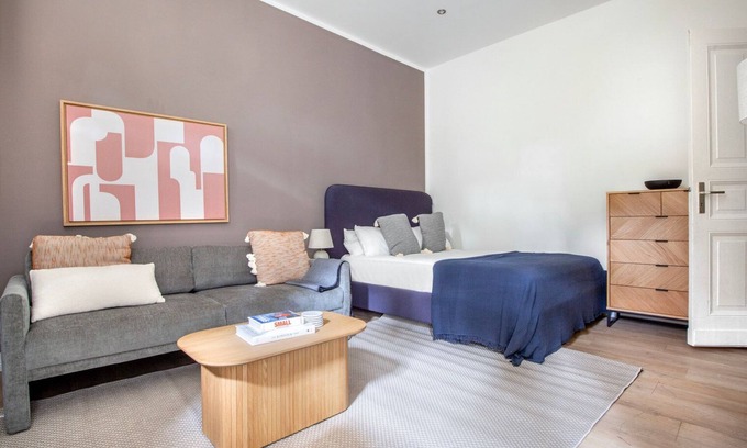 Neukoelln Apartment | Great Neukölln Studio, nr Park, by Blueground