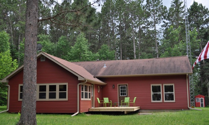 Bigfork House | Great northwoods retreat for vacationers, fishermen, and snowmobilers.