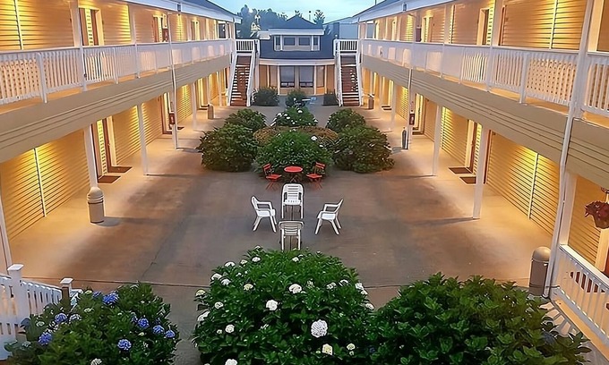 Enumclaw House | Great Relaxing Overnight Stay at GuestHouse Enumclaw! Free Parking, Pets Allowed