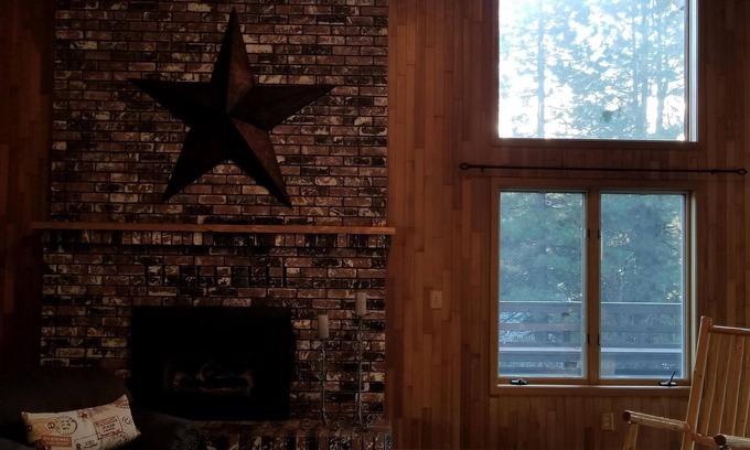 Lake Almanor Country Club House | Great Multi-family Getaway inside Lake Almanor Country Club!