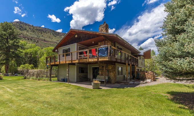 Idlewild Estates House | Great Views- Large Private Yard - Sauna - Deck - Trailers OK STR2024-086
