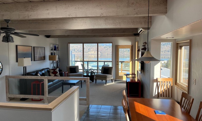 Hood River Condo | Great Views Of The Columbia Gorge and White Salmon River, A/C, Garage